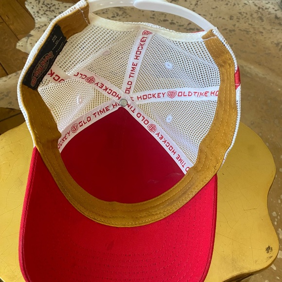 Calgary Flames Hat - Picture 4 of 4